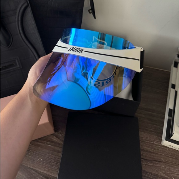 Dior visor new with box and dust bag - Picture 2 of 3